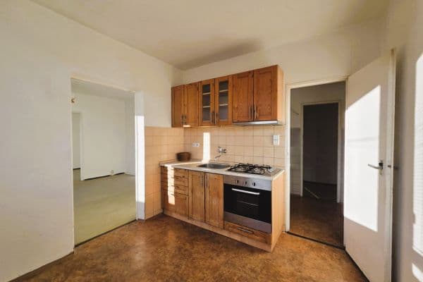 Prodej bytu 3+1 64 m², Křenická, Praha Prodej bytu 3+1 64 m², Křenická, Praha