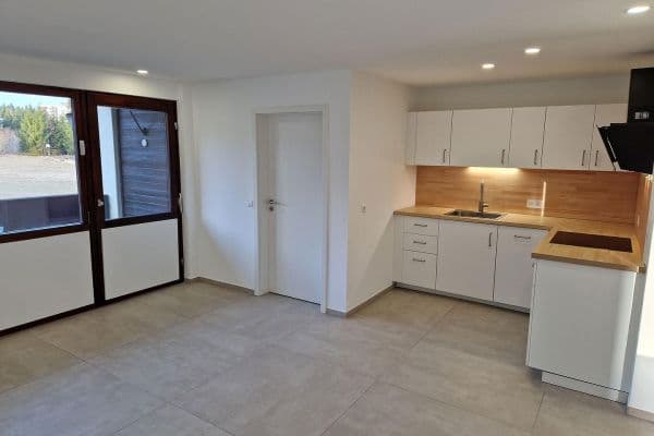 Pronájem bytu 3+1 50 m², Freudenstadt, Bádensko-Württembersko Pronájem bytu 3+1 50 m², Freudenstadt, Bádensko-Württembersko