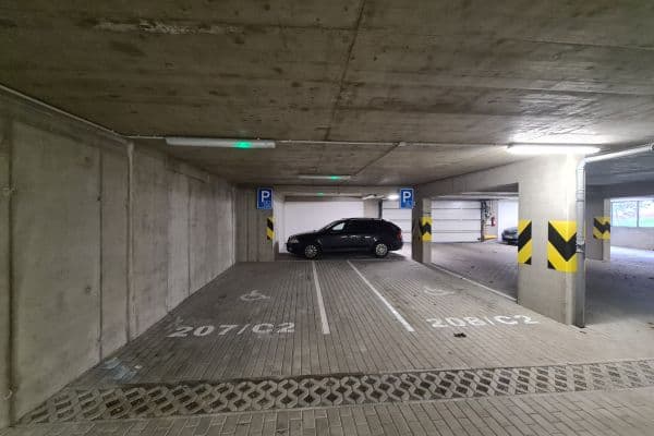 Pronájem garáže 15 m², Makedonská, Praha Pronájem garáže 15 m², Makedonská, Praha