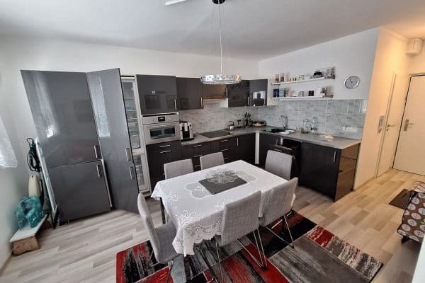 Prodej bytu 1+1 46 m², Zárubova, Praha Prodej bytu 1+1 46 m², Zárubova, Praha