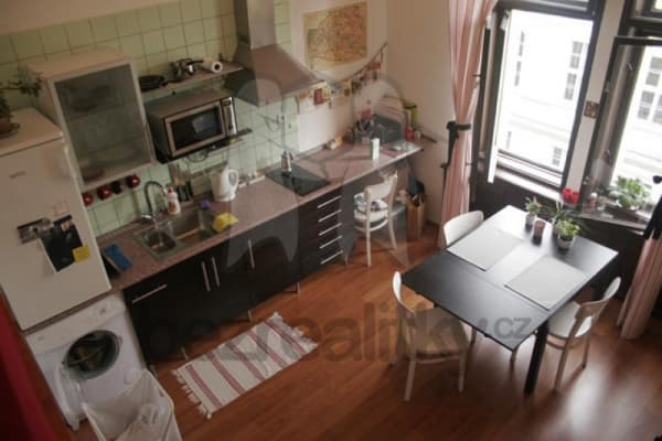Pronájem bytu Garsoniéra 24 m², Pernerova, Praha Pronájem bytu Garsoniéra 24 m², Pernerova, Praha