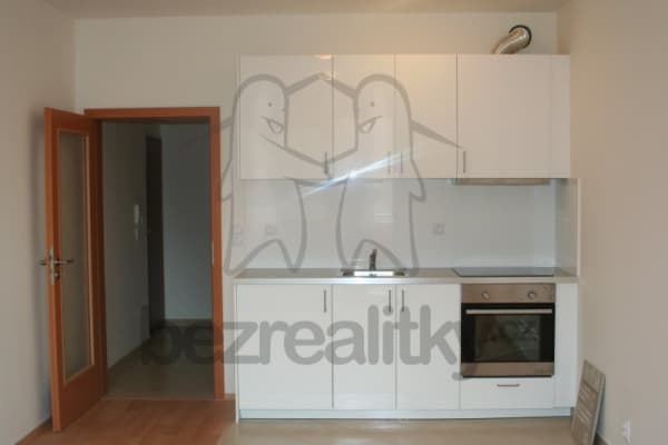 Pronájem bytu 1+kk 28 m², Modenská, Pronájem bytu 1+kk 28 m², Modenská,